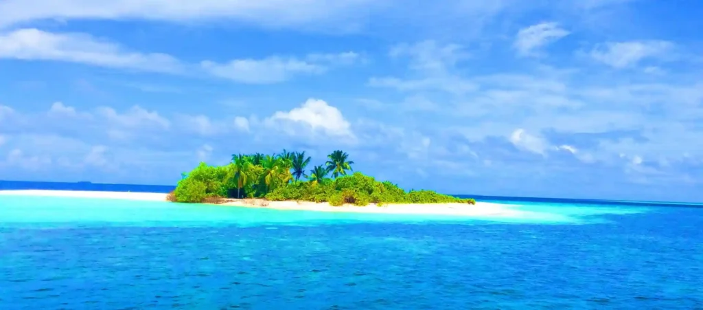 The turquoise waters of the Maldives - only with luxury small ship cruises.